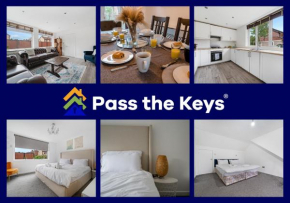 Spacious 4 Bed Hidden Gem Pass The Keys